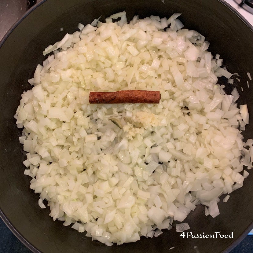 Sweet - savory Moroccan chicken tagine with caramelized apricots
