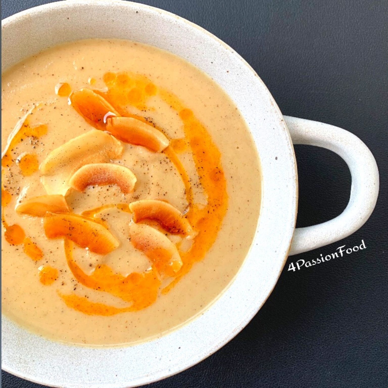Roasted cauliflower & coconut vegan soup by Jamie Oliver 4passionfood