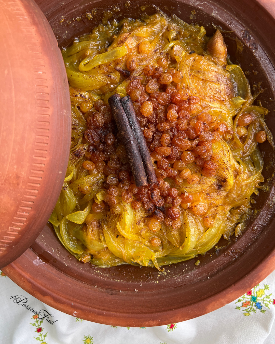 Moroccan chicken tagine with onions and raisins 4passionfood English